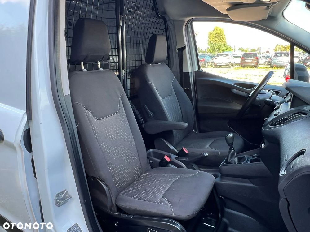 Ford Transit Courier - 20