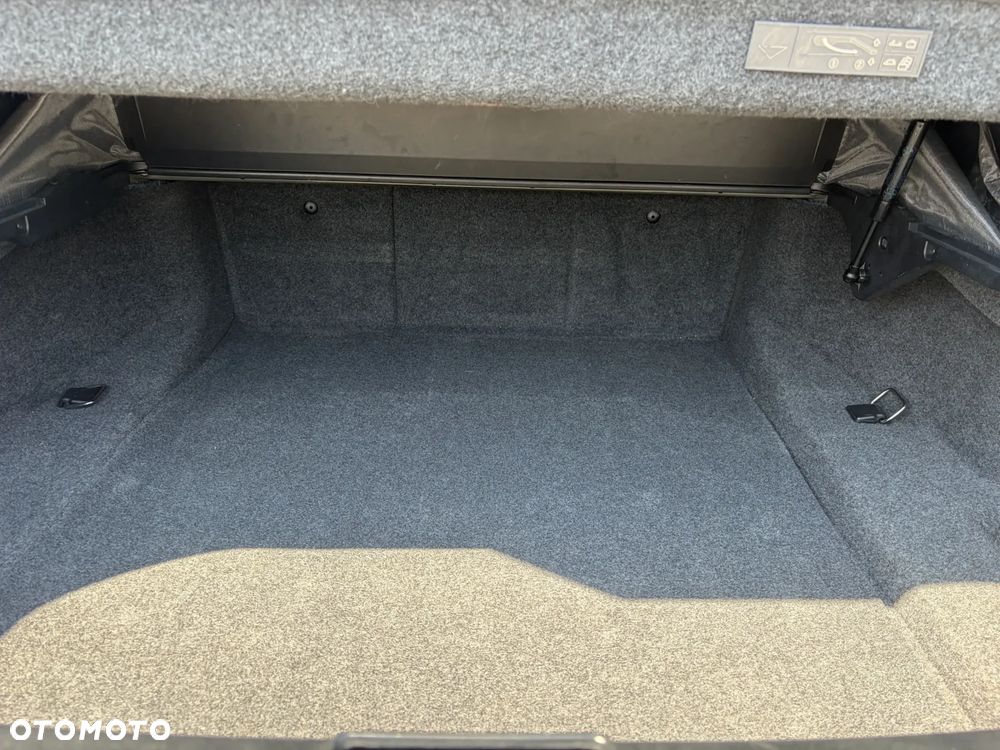 BMW Seria 6 650 i - 35