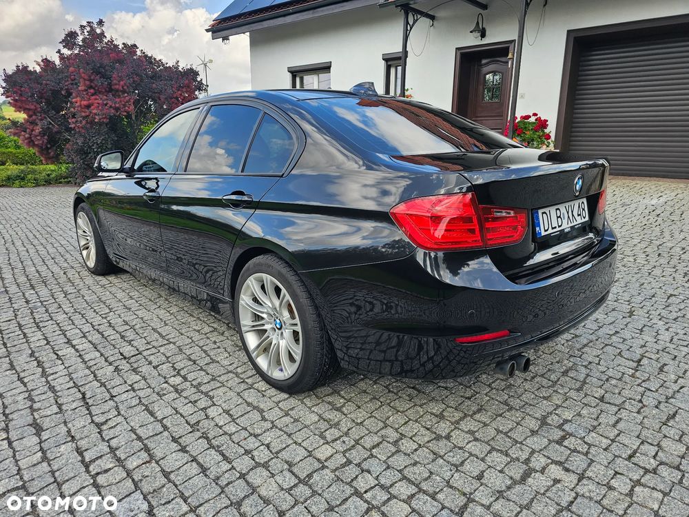 BMW Seria 3 328i xDrive Sport Line - 8