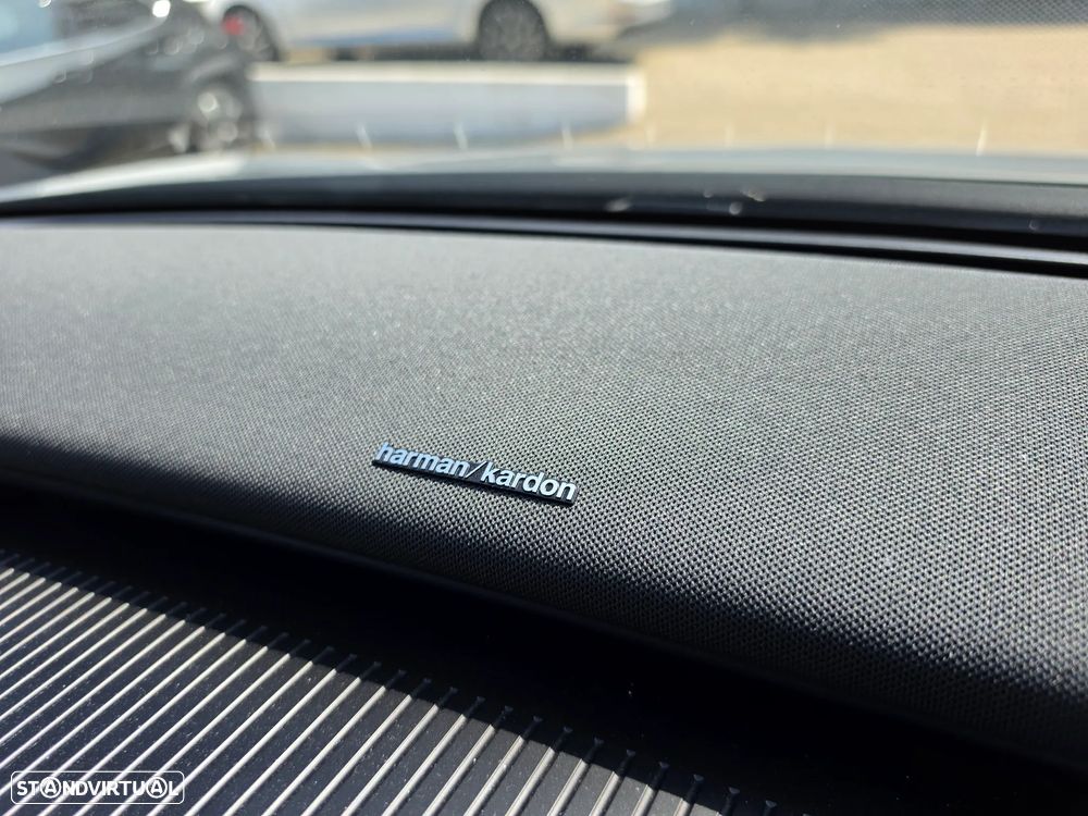 Volvo EX30 Single Motor Extended Range RWD Plus - 17