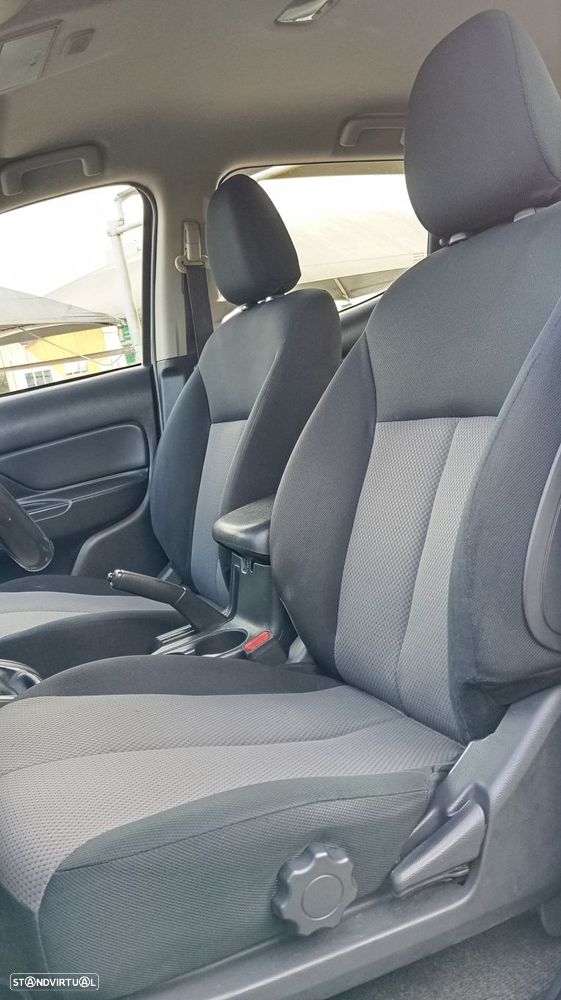 Mitsubishi L200 2.3 DI-D CD Invite 4WD - 9