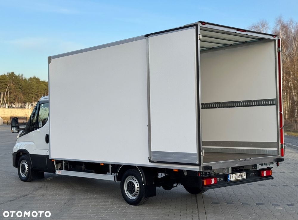 Iveco Daily 2022r‼️35S18‼️ 3.0 HI-MATIC Kontener 9 Palet Niski przebieg ‼️TEMPOMAT Aktywny Full LED Salon Polska Poduszki Pneumatyczne 4.50x2.20x2.20 z tyłu drzwi NAVI 3.5T Bogata Wersja Lekka zabudowa - 12