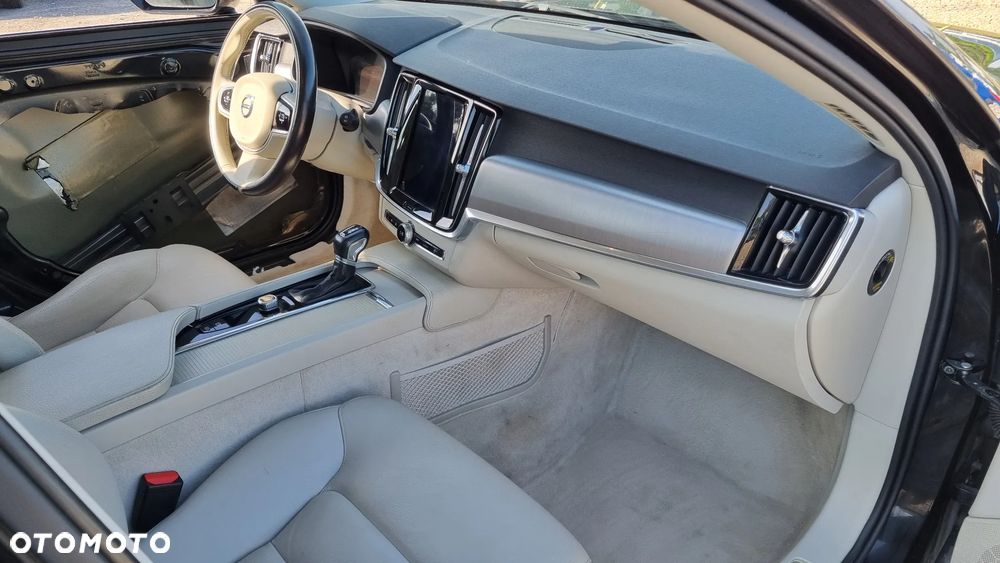 Volvo V90 D4 Geartronic Momentum Pro - 33