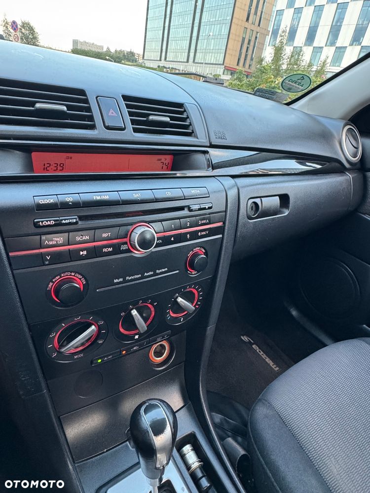 Mazda 3 2.0 Exclusive + - 15