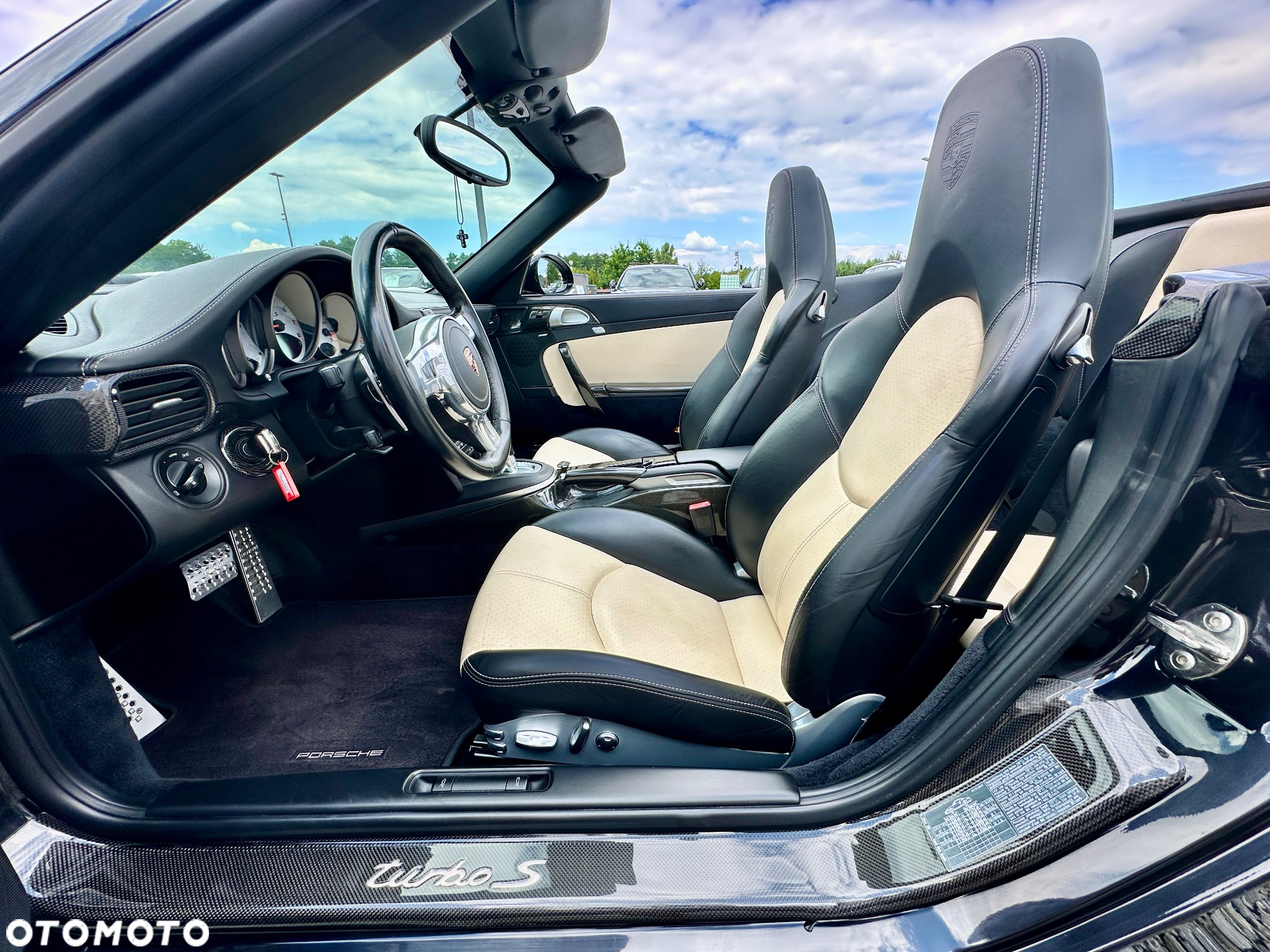 Porsche 911 Turbo S Cabrio - 32