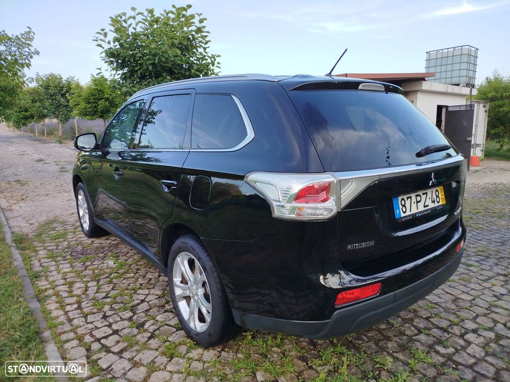 Mitsubishi Outlander 2.2 DI-D Instyle Navi - 4