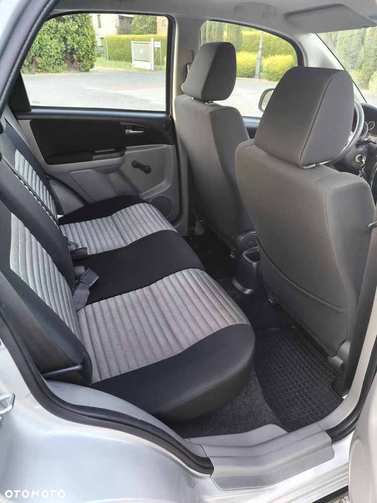 Suzuki SX4 1.6 Comfort Plus - 13
