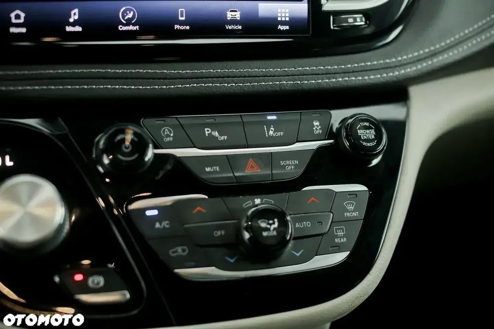 Chrysler Pacifica - 33