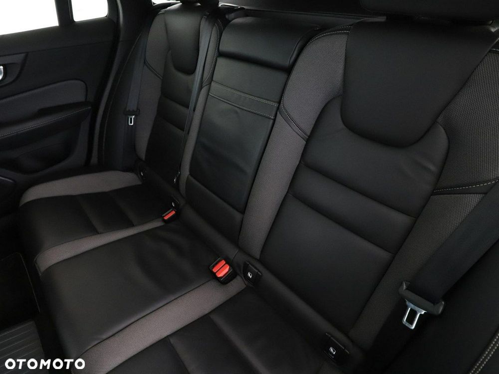 Volvo V60 T8 AWD Recharge Geartronic RDesign - 17