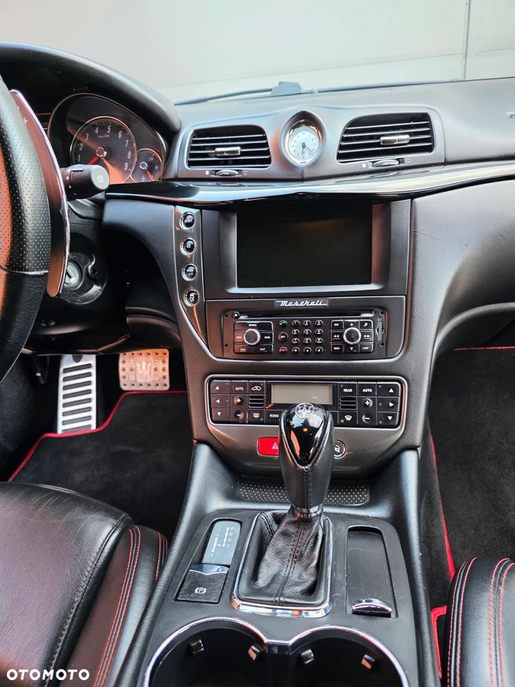 Maserati GranTurismo S Automat - 16