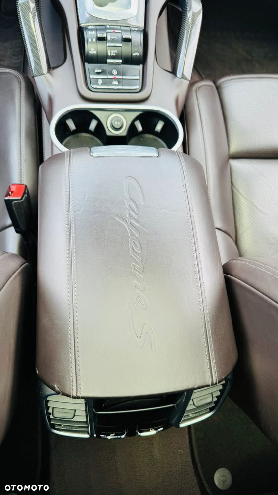 Porsche Cayenne S Diesel Platinum Edition - 26