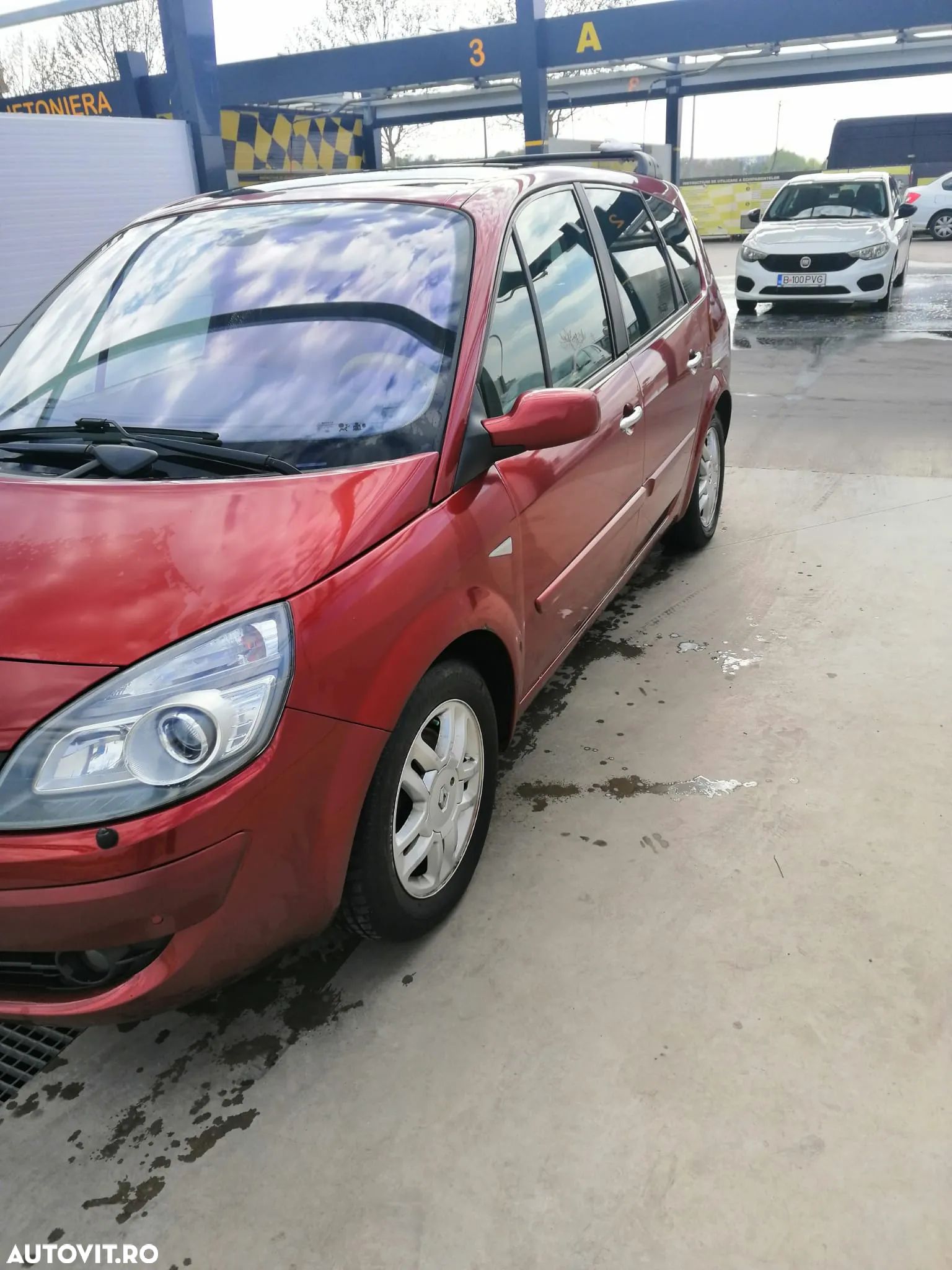 Renault Grand Scenic - 1