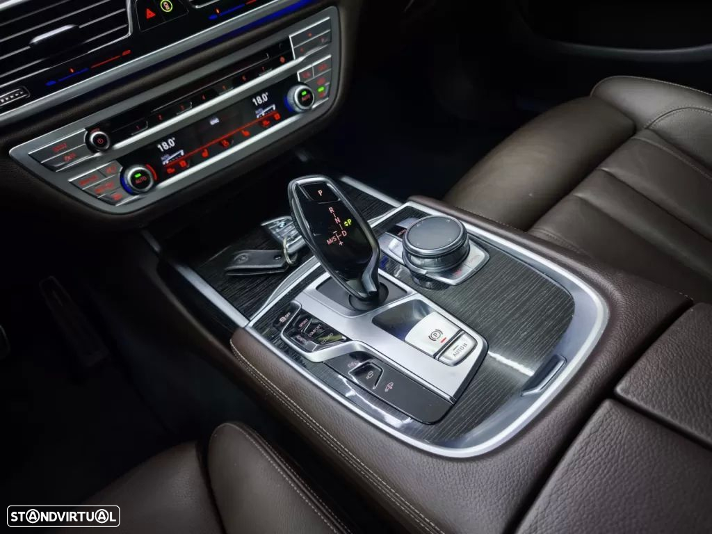 BMW 725 d Pack M - 42
