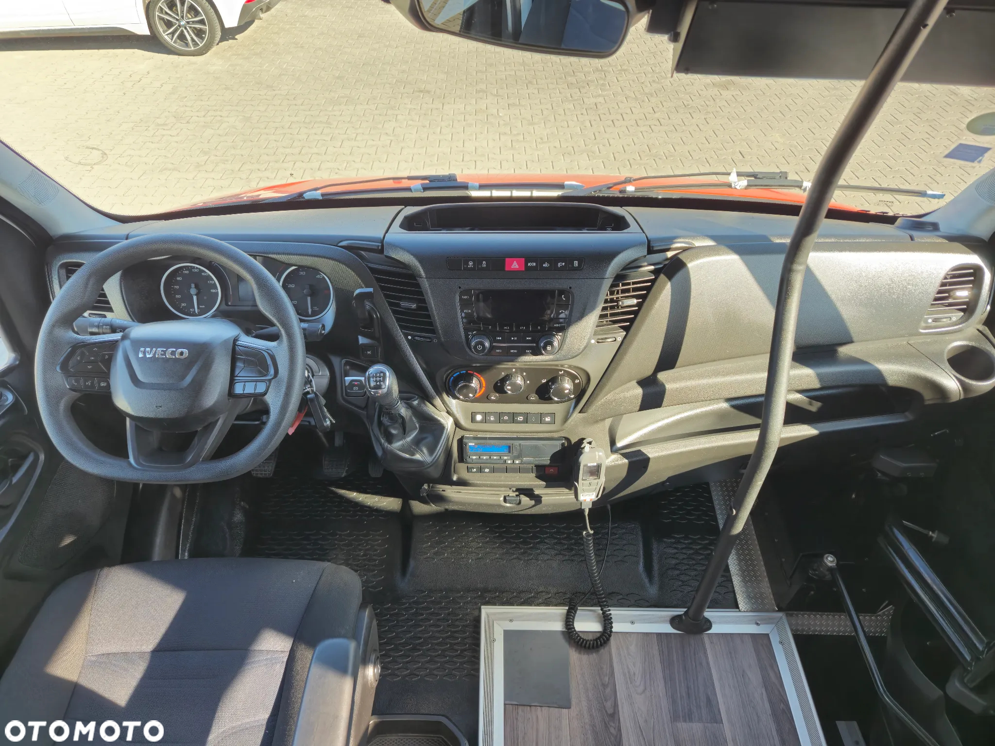 Iveco DAILY 65C18 / SPROWADZONE / 23 MIEJSCA/ KLIMATYZACJA/ WINDA DLA OSÓB NIEPEŁNOSPRAWNYCH - 29