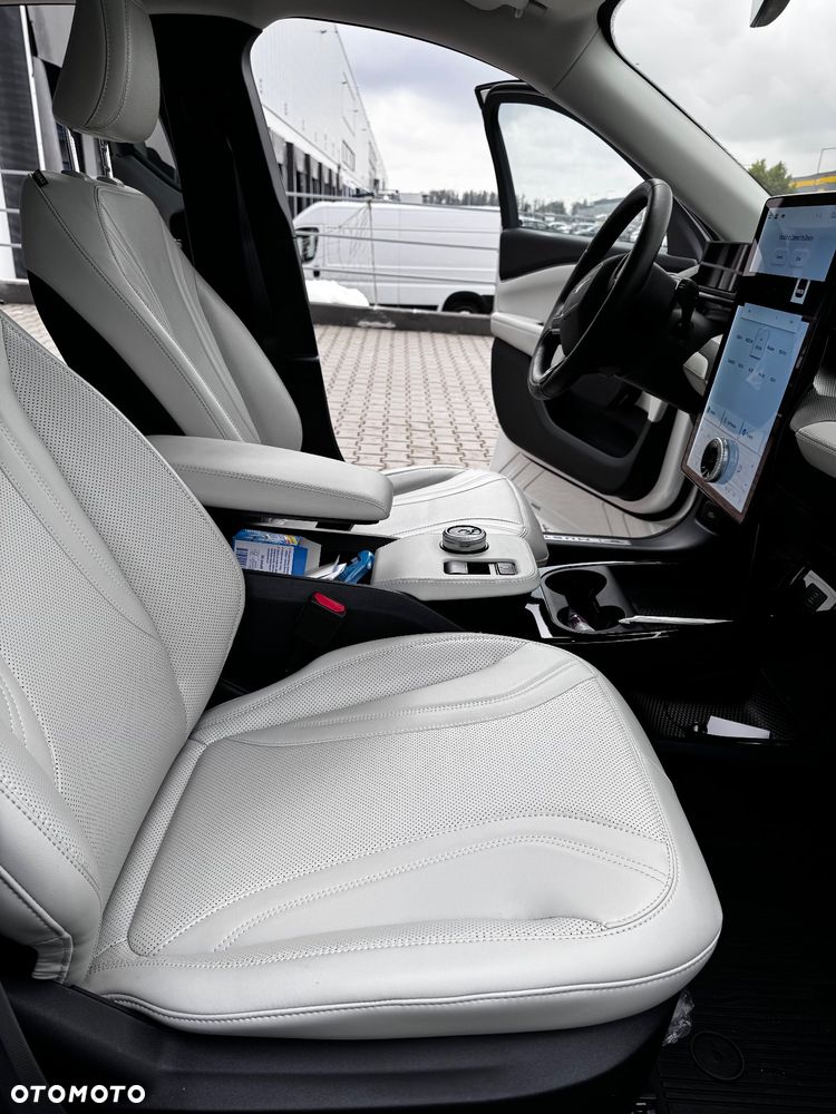 Ford Mustang Mach-E - 15