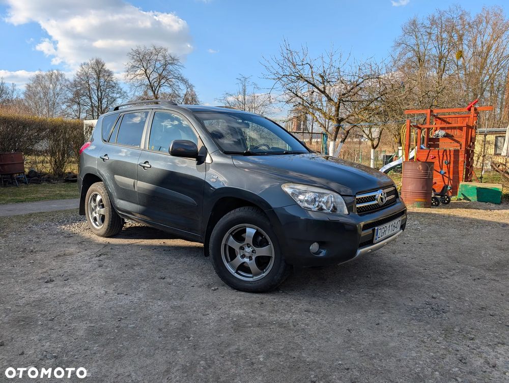 Toyota RAV4 - 1