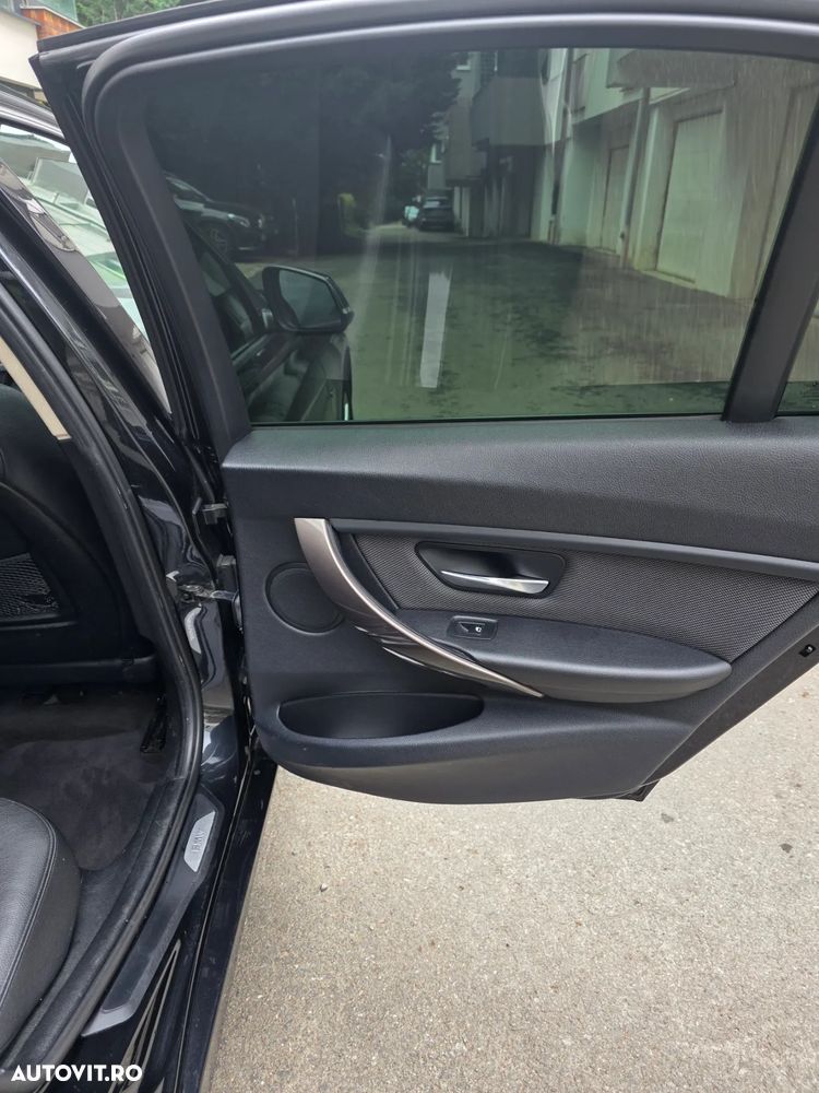 BMW Seria 3 320d Aut. Modern Line - 11