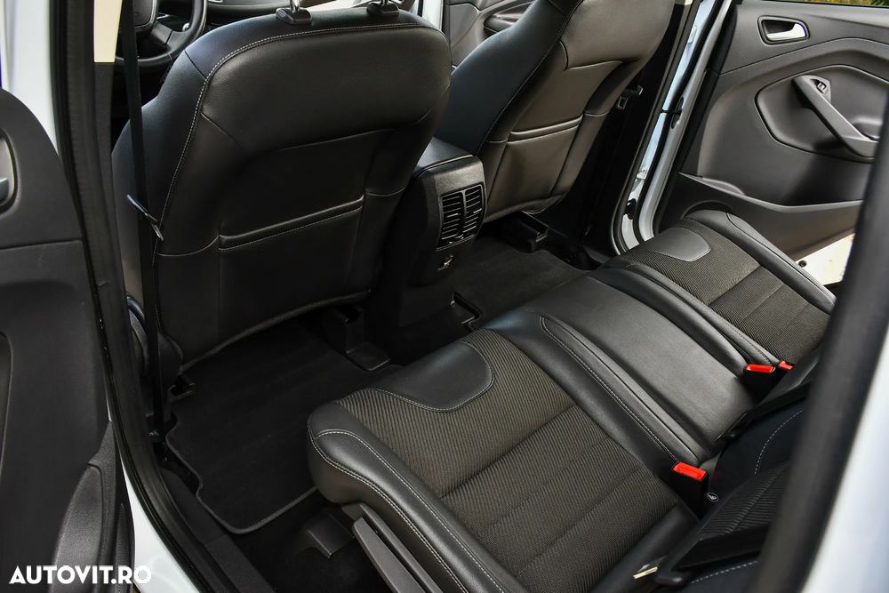 Ford Kuga 2.0 TDCi 2x4 Titanium - 22