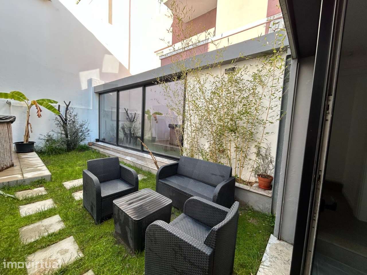 Apartamento T2  no Centro do Barreiro com logradouro e piscina - Grande imagem: 4/57
