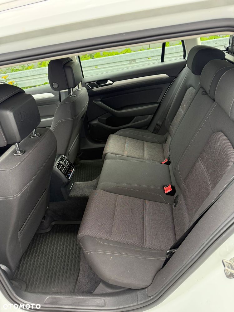 Volkswagen Passat - 8