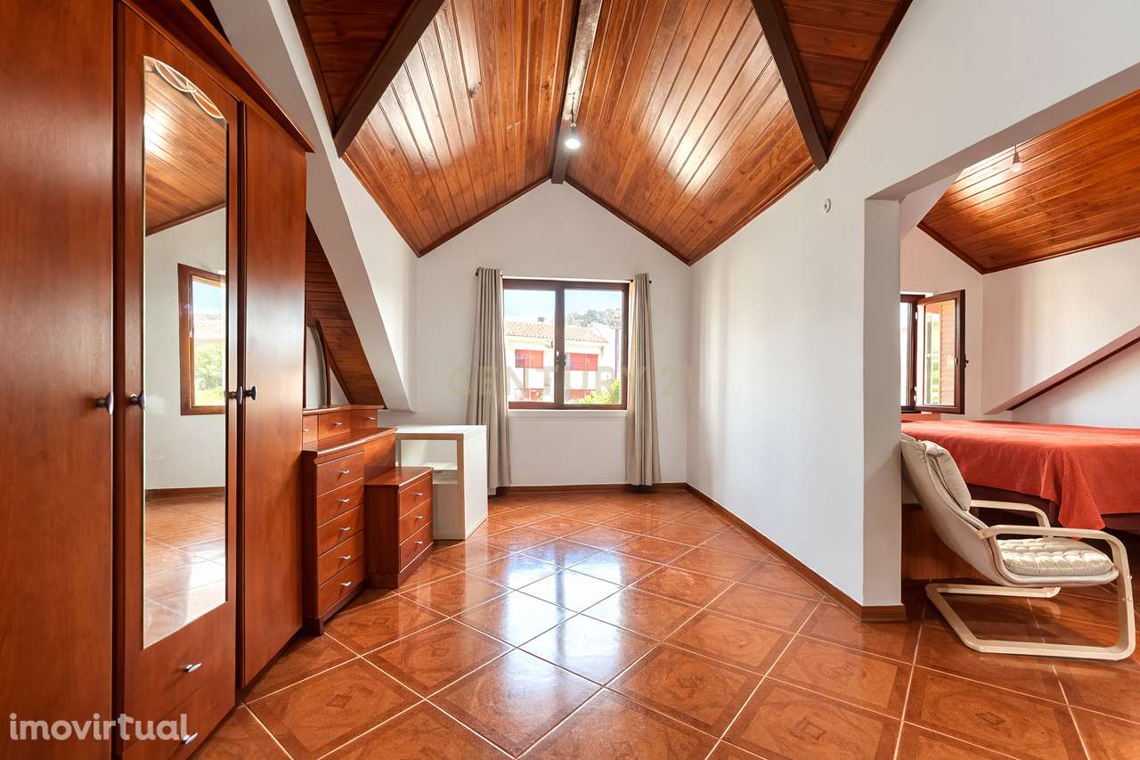 Moradia T2+2 no Bombarral com aproveitamento de sotão – Excelente opor - Grande imagem: 3/20
