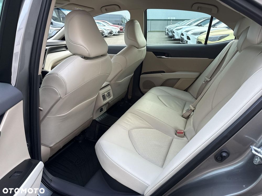 Toyota Camry 2.5 Hybrid Executive CVT - 12