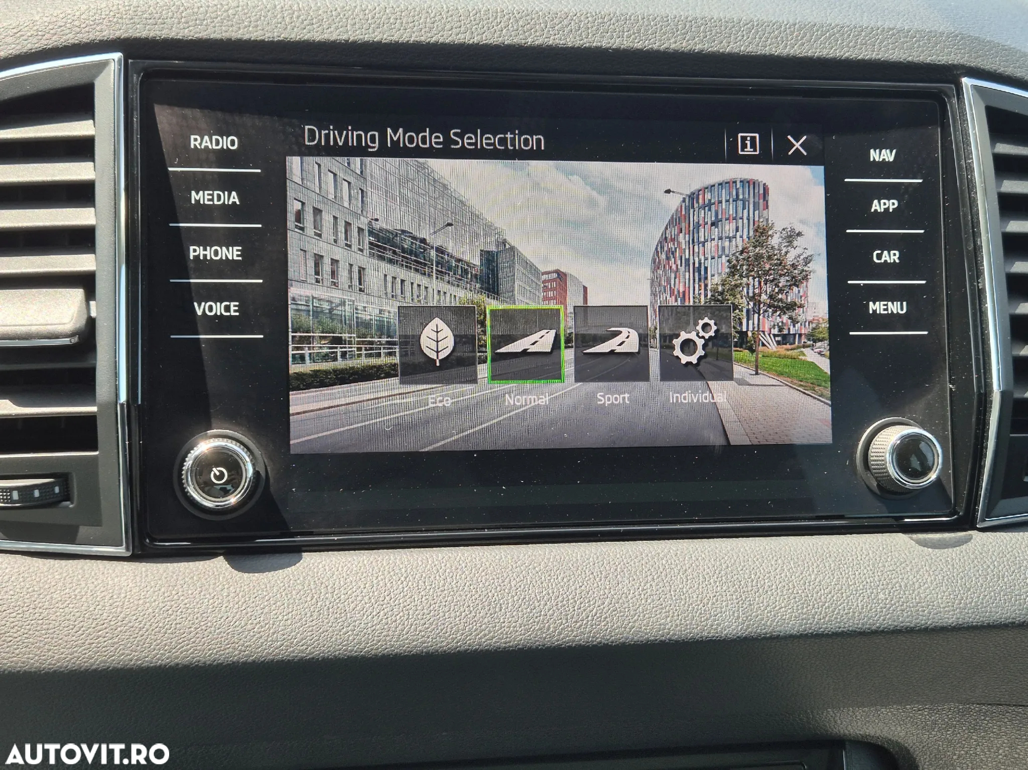 Skoda Karoq 1.5 TSI DSG Style - 30