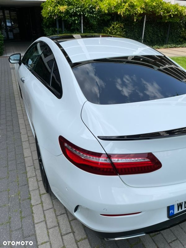 Mercedes-Benz Klasa E 220 d Coupe 4-Matic 9G-TRONIC - 23