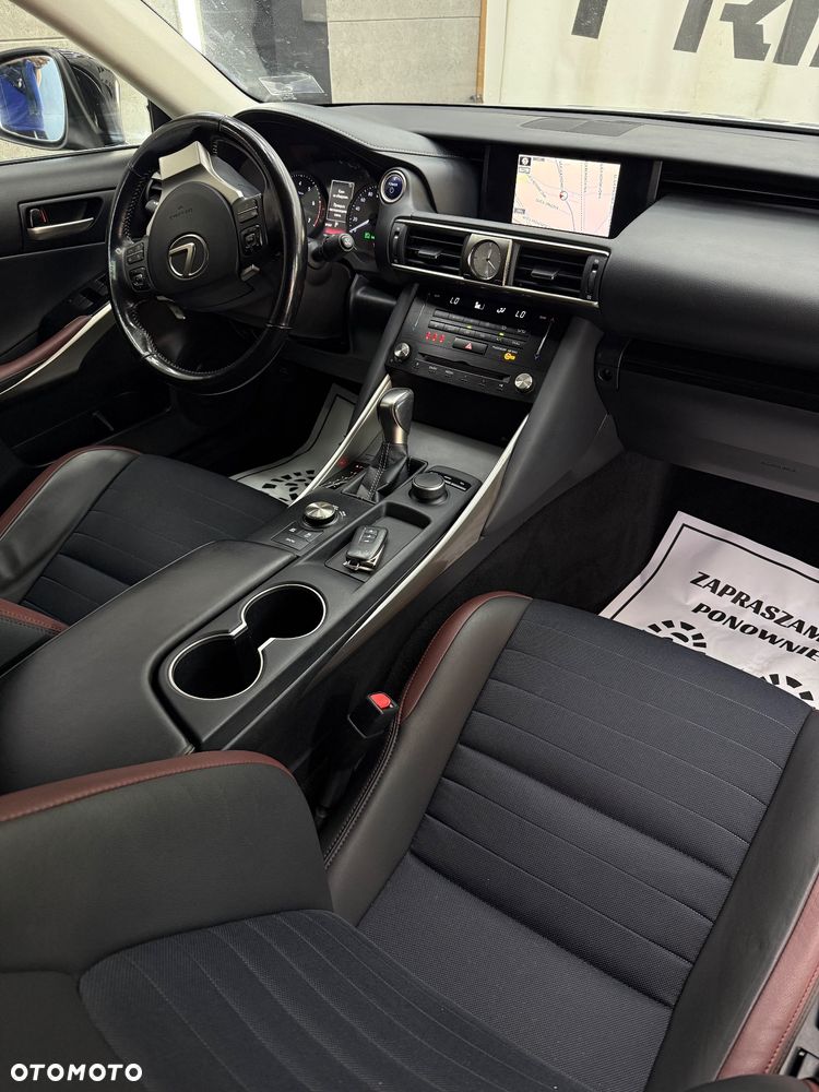 Lexus IS 300h Elegance EU6 - 12