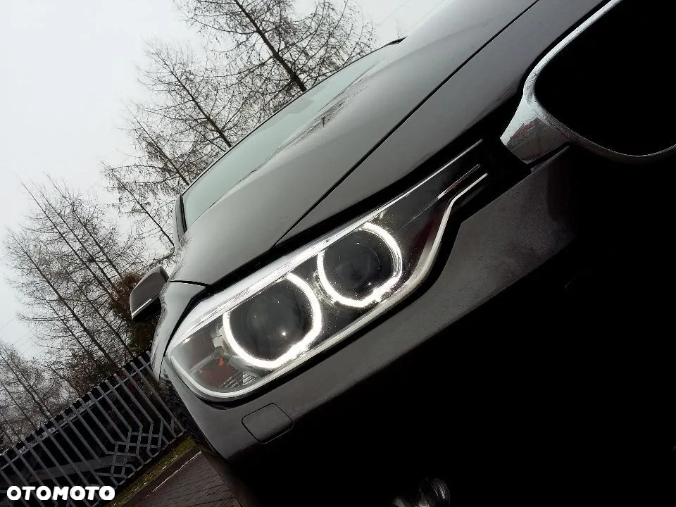 BMW Seria 3 320d DPF Touring Efficient Dynamics Edition - 32