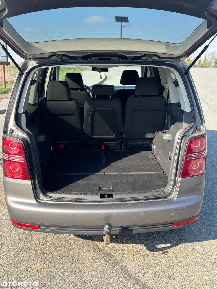 Volkswagen Touran 1.9 TDI Conceptline DSG - 8