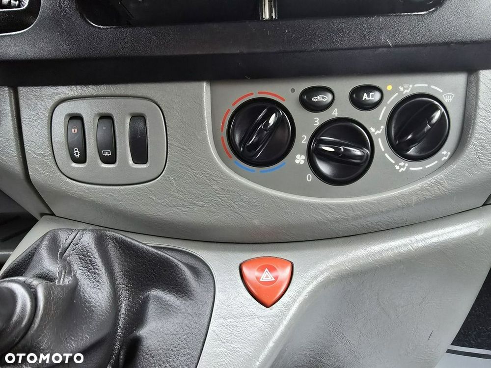 Renault Trafic - 26
