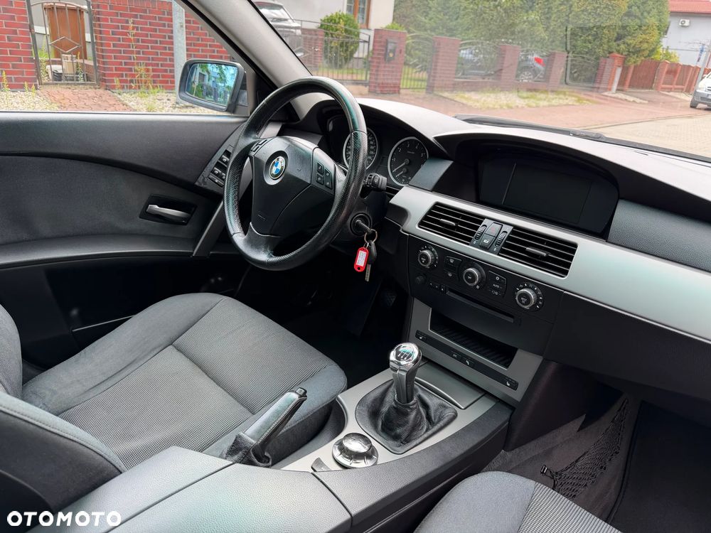 BMW Seria 5 523i - 29