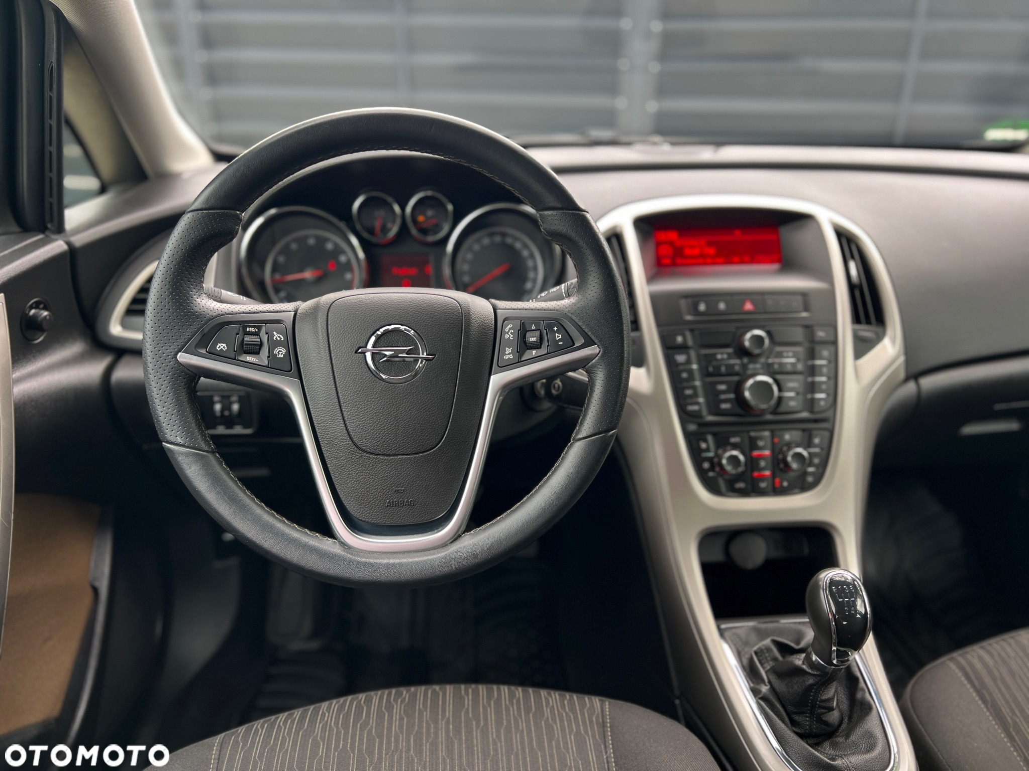 Opel Astra IV 1.4 T Essentia - 12