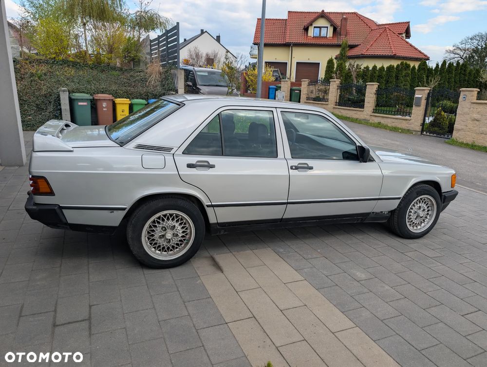 Mercedes-Benz W201 (190) - 5