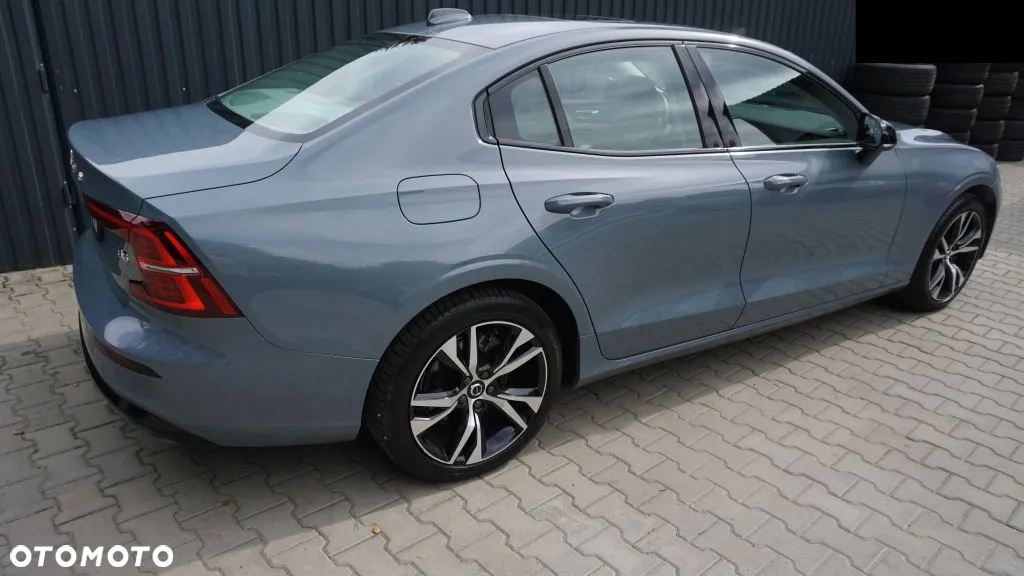 Volvo S60 B5 B Ultimate Dark - 4