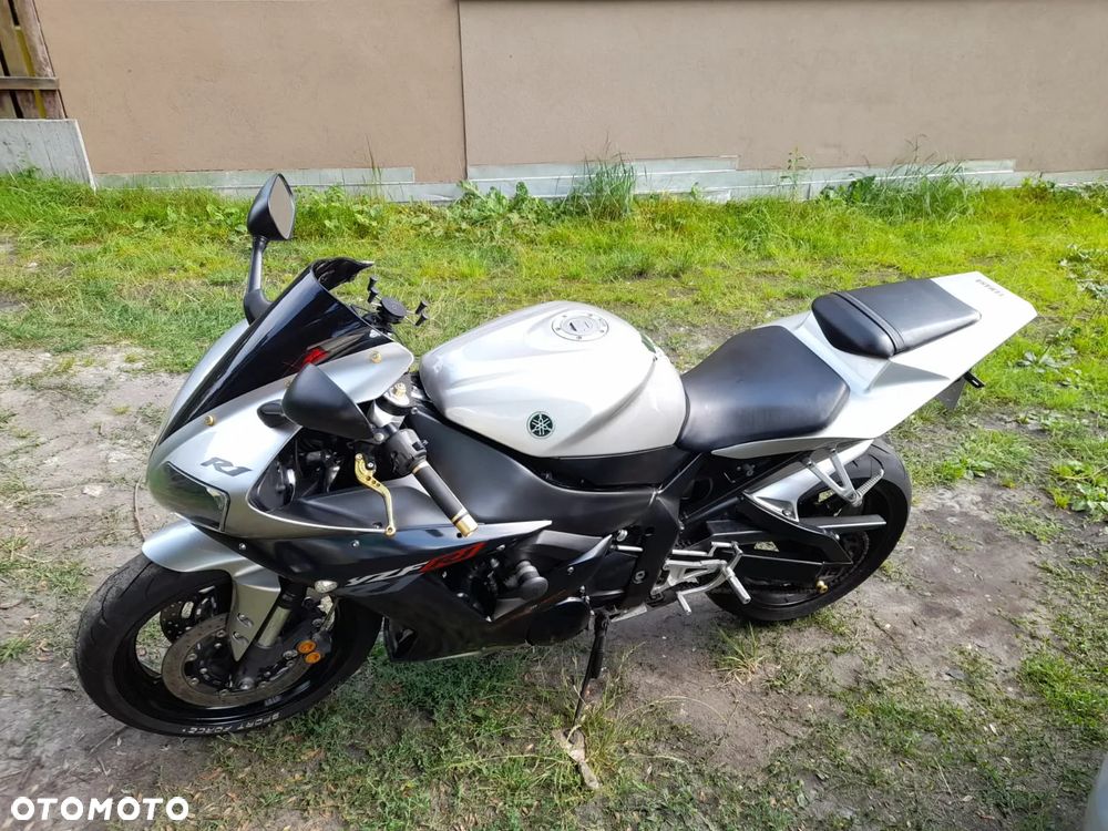 Yamaha R1 - 1