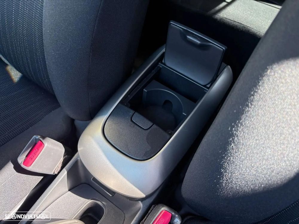 Toyota Auris 1.4 D-4D Sol - 32
