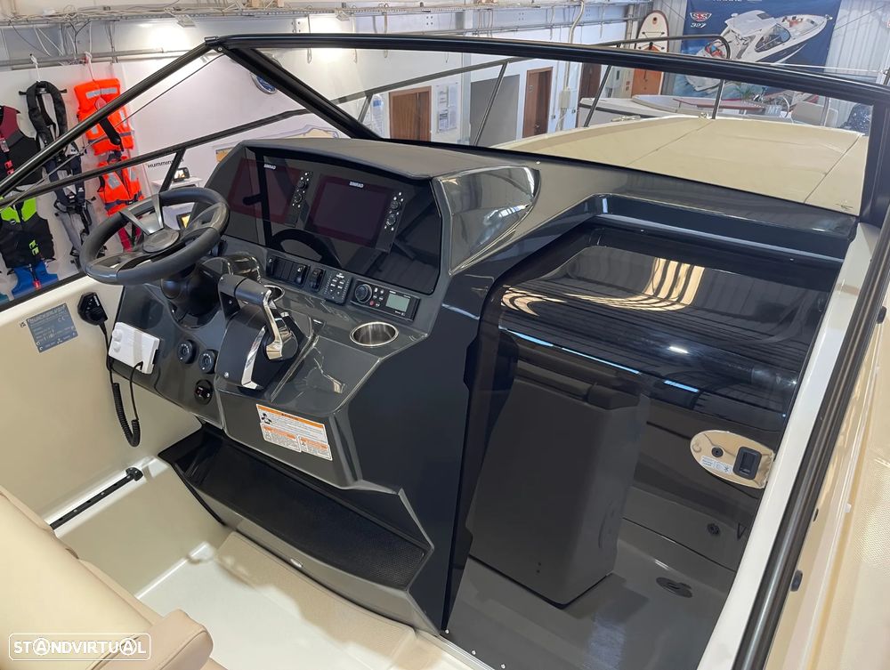 Quicksilver Activ 875 Sundeck - 7