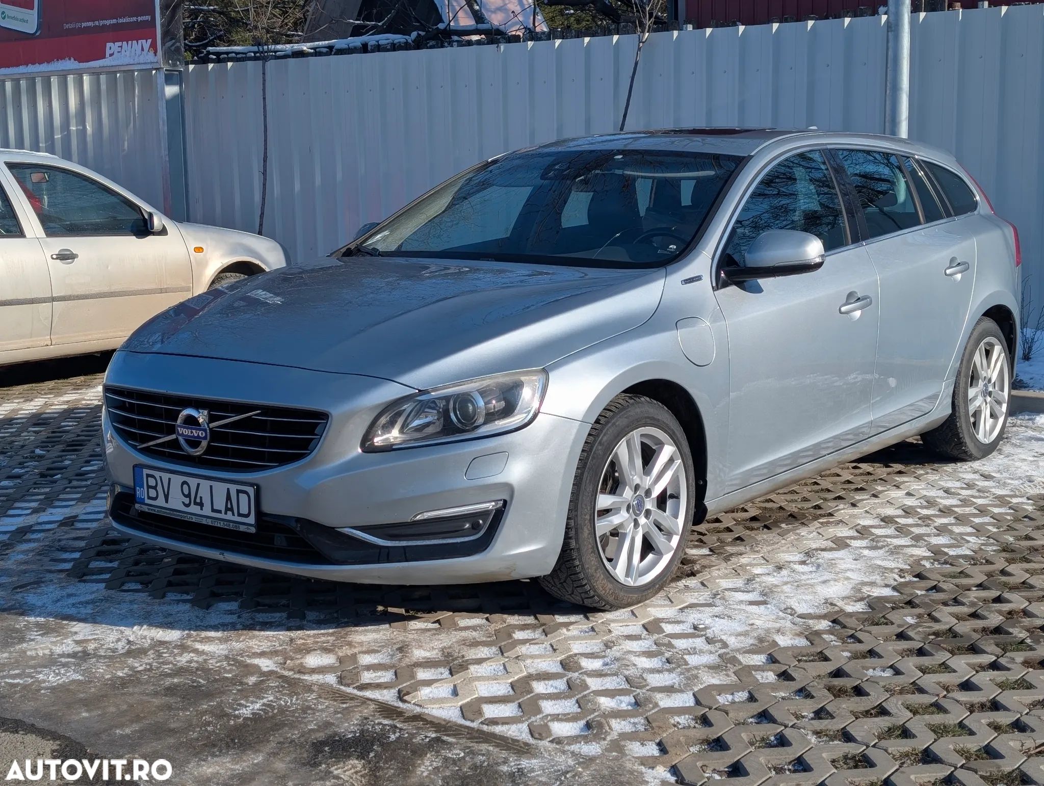 Volvo V60 D6 Plug-In-Hybrid AWD Geartronic Pure Limited - 1