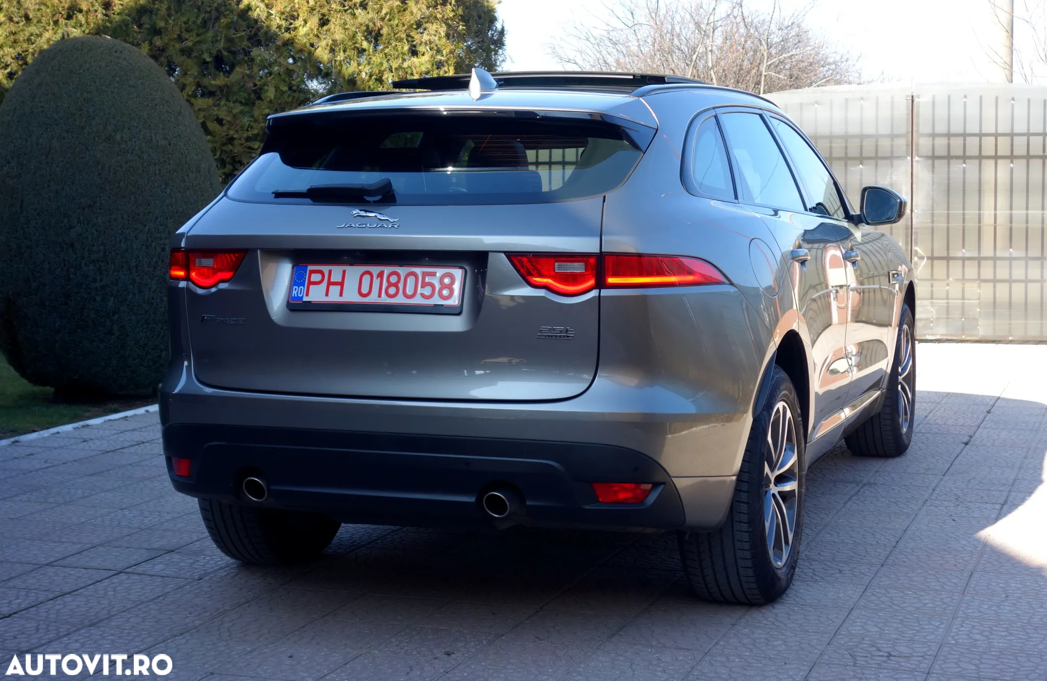 Jaguar F-Pace 25t AWD R-Sport - 2
