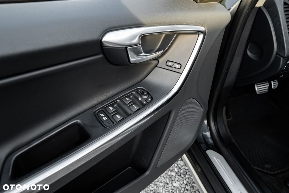 Volvo XC 60 2.0T Powershift RDesign - 17