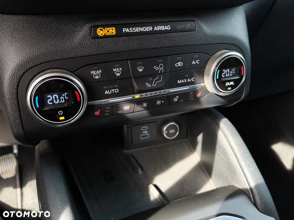Ford Kuga 1.5 EcoBoost TITANIUM X - 11