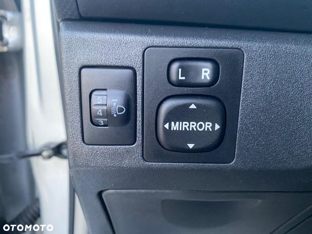 Toyota Yaris 1.3 VVT-i Executive - 24