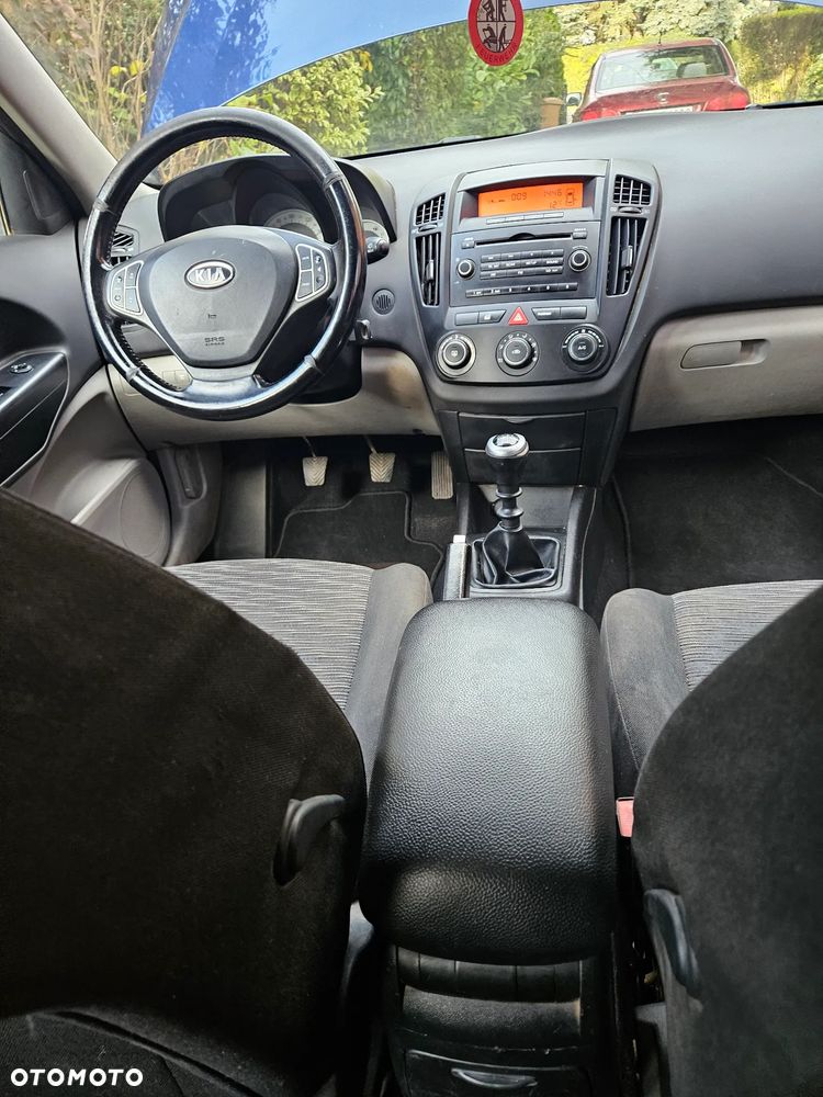 Kia Ceed - 13