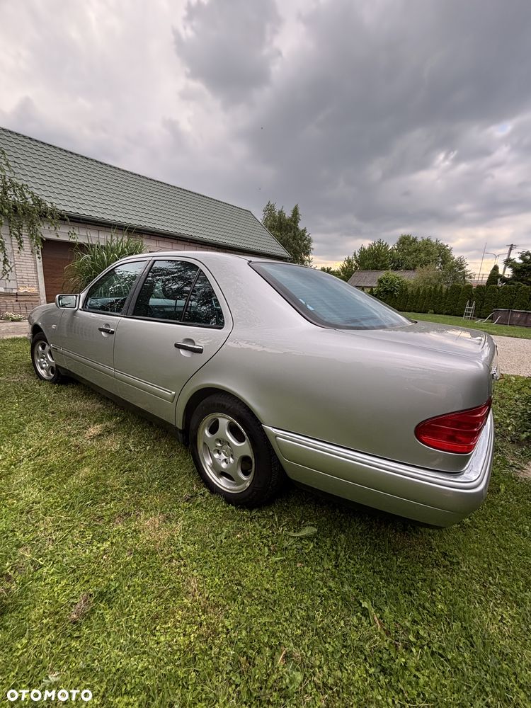 Mercedes-Benz Klasa E 320 T 4-Matic Avantgarde - 6