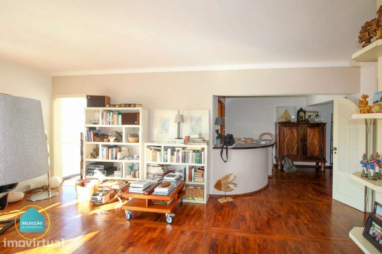 Apartamento T2 com Parqueamento e Vista Deslumbrante- Costa do Castelo - Grande imagem: 2/30