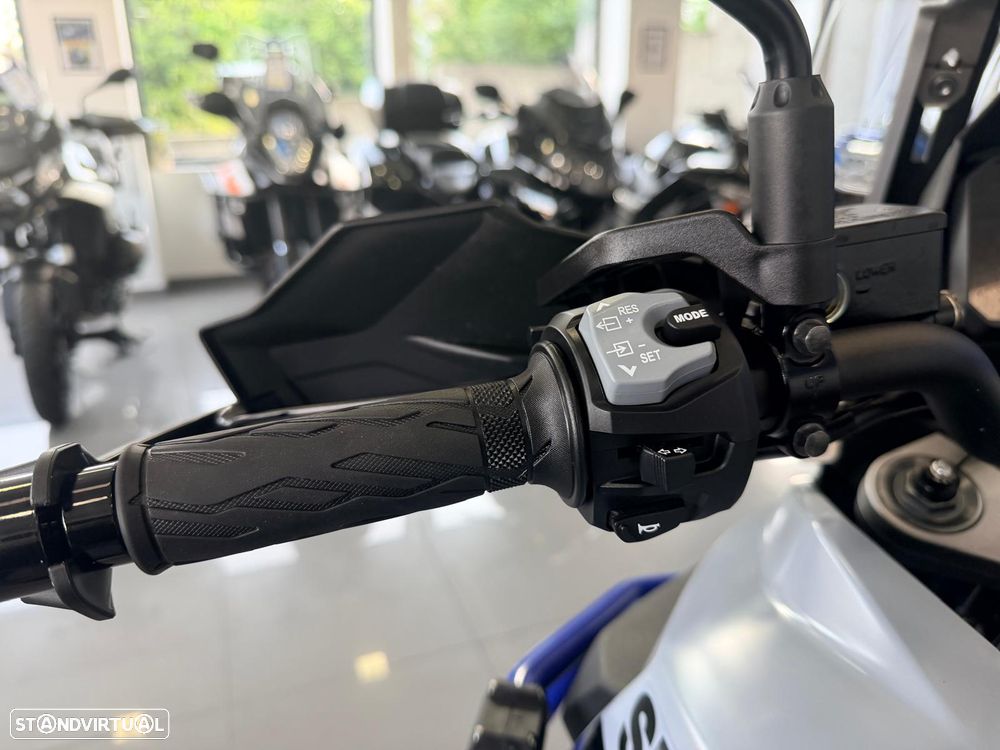 Suzuki DL 1050RR - 6
