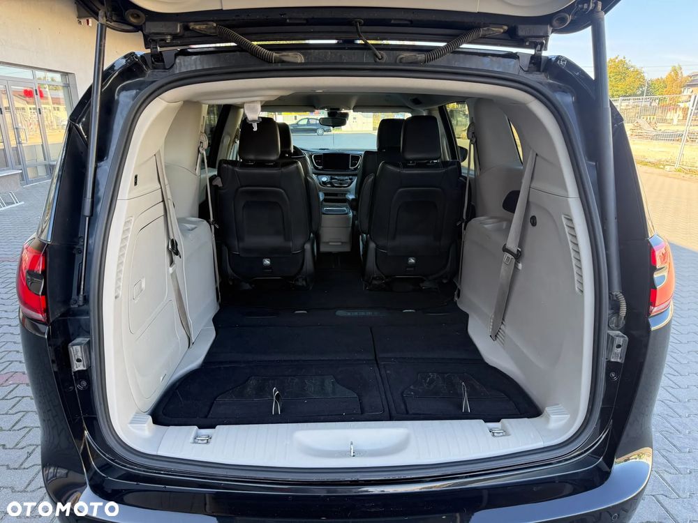 Chrysler Pacifica - 28