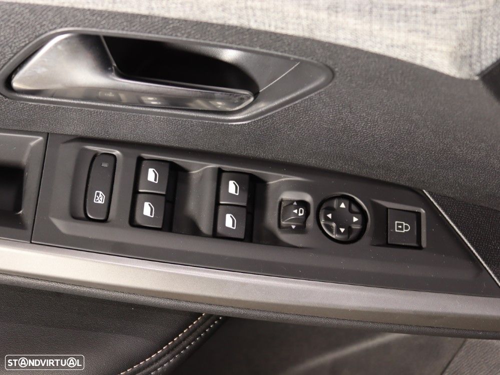 Peugeot 3008 1.2 Hybrid Allure e-DCS6 - 17